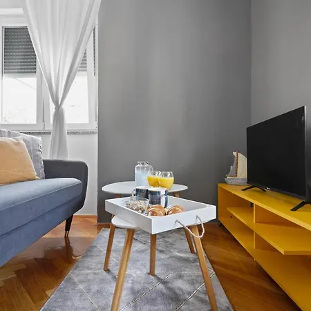 Apartment Polias Small